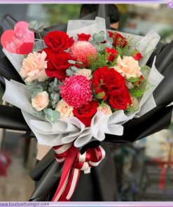 Bó Hoa Hồng Đỏ Mix Mẫu Đơn Hồng