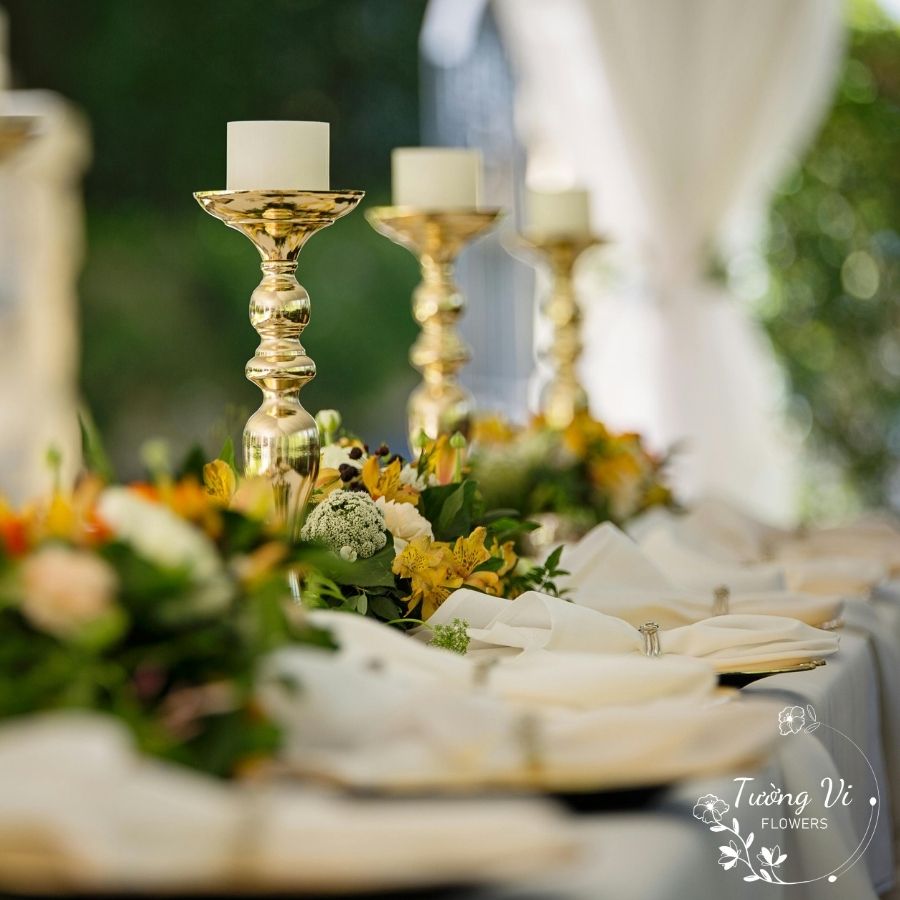 Hoa tươi cắm bàn trang trí sự kiện SHOP HOA TƯƠI TƯỜNG VI FLOWER