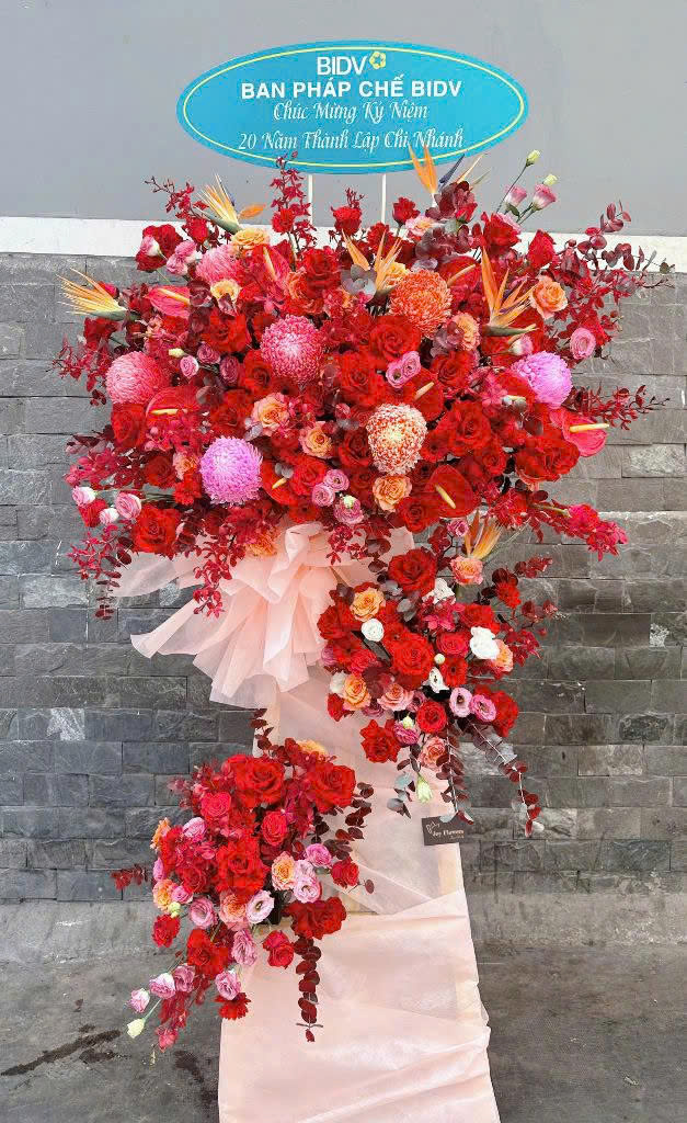 Kệ hoa chúc mừng đong đầy may mắn nhiều màu sắc