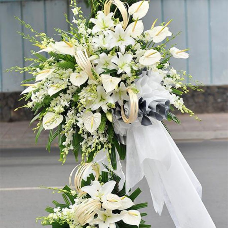 kệ hoa 2 tầng trang trí tang lễ SHOP HOA TƯƠI TƯỜNG VI FLOWER màu trắng